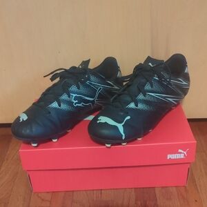 Boy's Puma Soccer Cleats